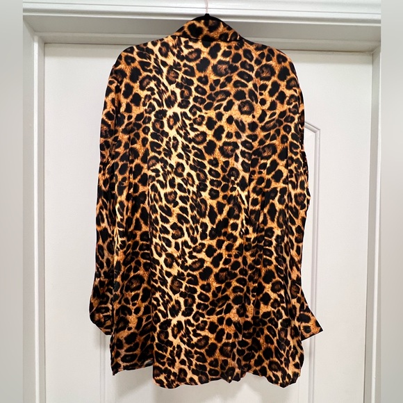 NWOT Chloe Kristyn Erin Leopard Button Down Top with Tie Belt - Picture 3 of 10